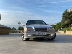 Mercedes-Benz C 200: 2 l | 1996 il Sedan
