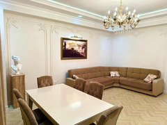 Kiraye Xətai metrosu 1600 man  18/5 mertebesi 2 otaq yeni tikili 95 m²,  Xətai m.