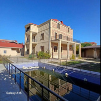 Buzovna qəsəbəsində  Bağ Evi satılır.