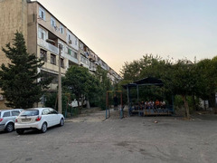 Nizami rayonu B.Nuriyev küçəsində 5 mərtəbəli binanın 3-cü mərtəbəsində 3 otaqlı mənzil satılır