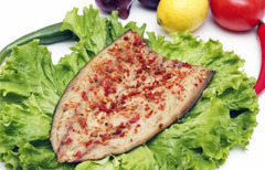 Vakuum qablaşdırmada soyuq hisə verilmiş paprika ilə Roysky delikatesi