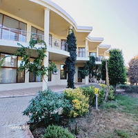 Buzovnada dəniz qırağında , dənizdən 300 m aralı 2 mərtəbəli villa satılır.