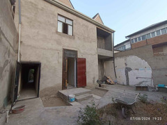 DƏYƏRİNDƏN ÇOX AŞAĞI SATILIR, Keşlə qəsəbəsi  Kupçalı 4 otaq 1 sanuzel 2 eyvan var.