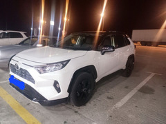 Toyota RAV4 satilir