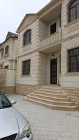 Biləcəridə Nehrəm marketin yaxınlığında 3 sotda 2 mərtəbəli 5 otaqlı həyət evi satılır.