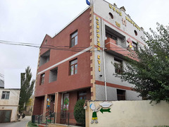 Varovskidə 3 sotda 4 mərtəbəli 18 otaqlı obyekt satılır.