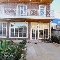 Sabunçu rayonu, Zabrat 1-də ahəsi 200 m² olan evin 2 qonaq otağı, 2 yataq otağı,